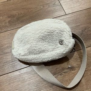 Lululemon Everywhere Belt Bag Fleece Ivory White